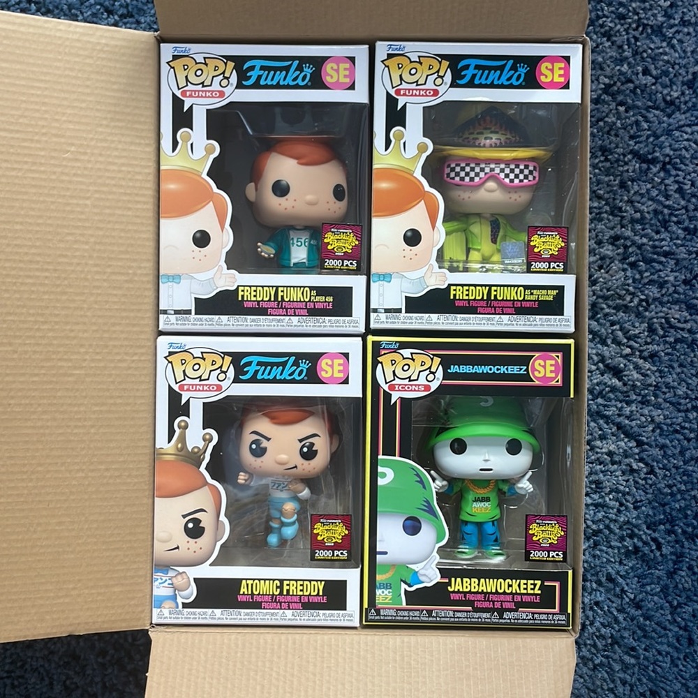 B Funko Fundays Blacklight Battle Pops exclusive